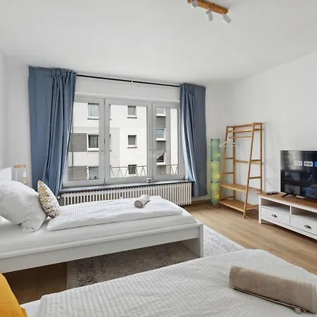 Apartament Grosse 80qm 3 Wohnung, Nahe Messe & Klinikum, 2x 55