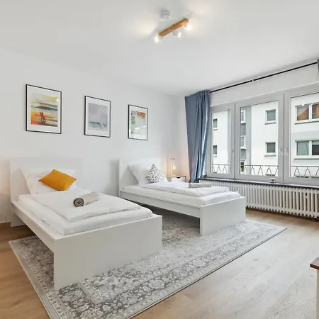 Grosse 80qm 3 Wohnung, Nahe Messe & Klinikum, 2x 55